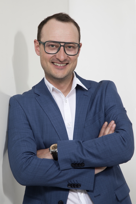 Business portrait_headshot_young business man