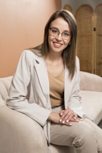 Corporate headshot_profile_business woman Corporate headshot_profile_business woman