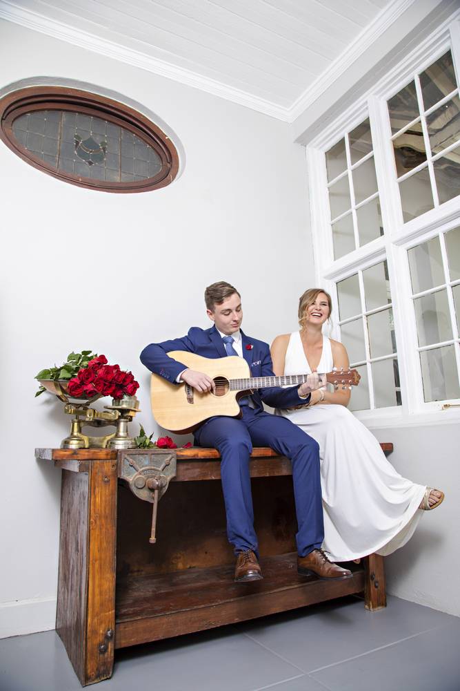 Couple singing_lifestyle and family photography