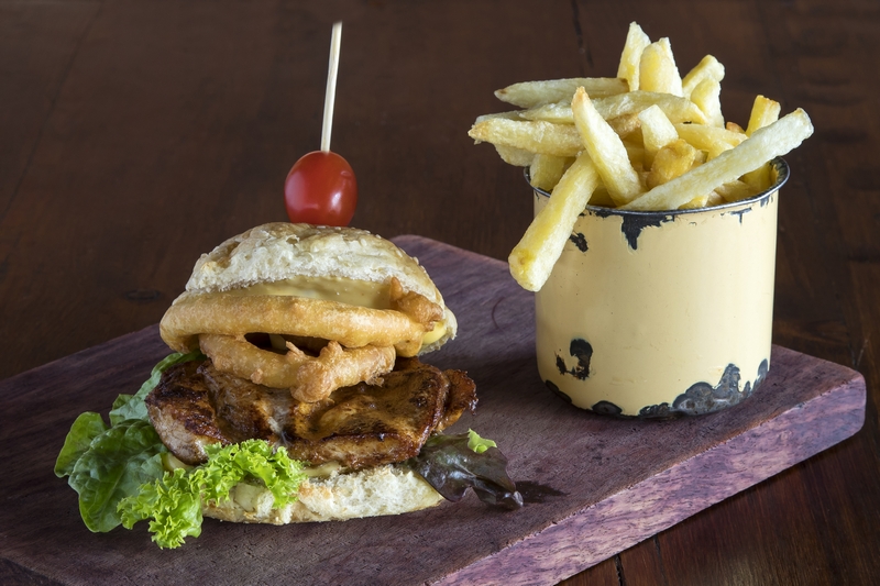 Food photographer De Kloof Restaurant_Chicken burger and chips
