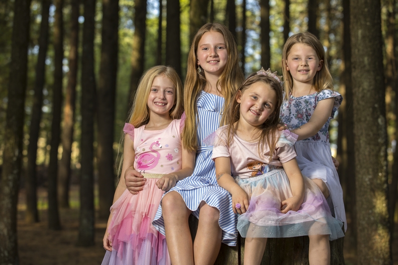 Family_children in pine forest