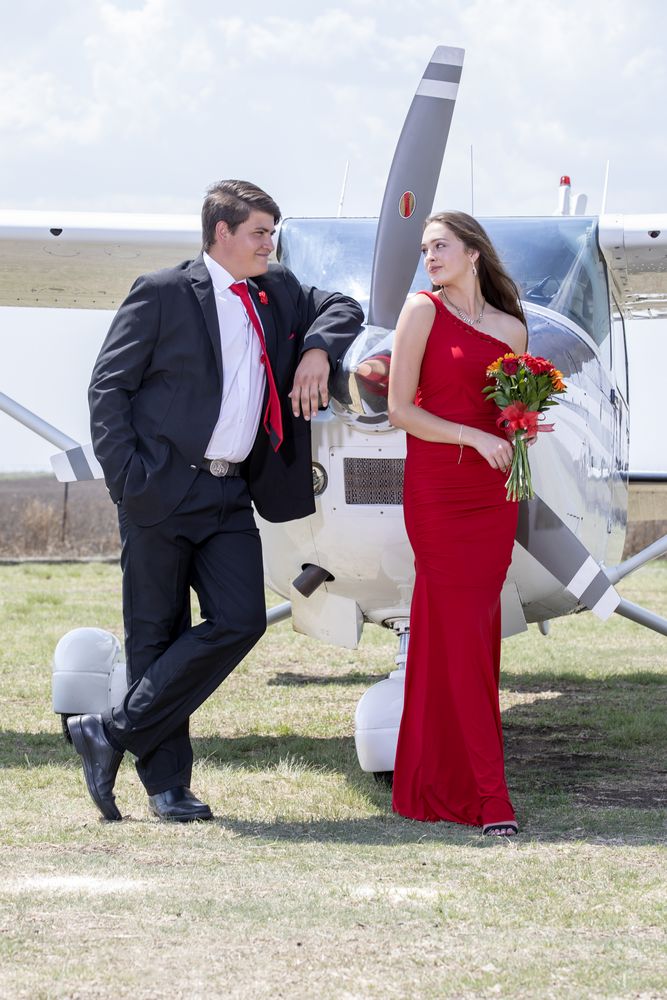 Lifestyle photography_couple at Cessna plain