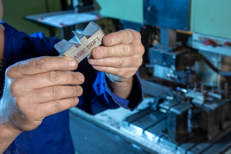 Manufacturing_metal pressing_GEM_industrial photographer