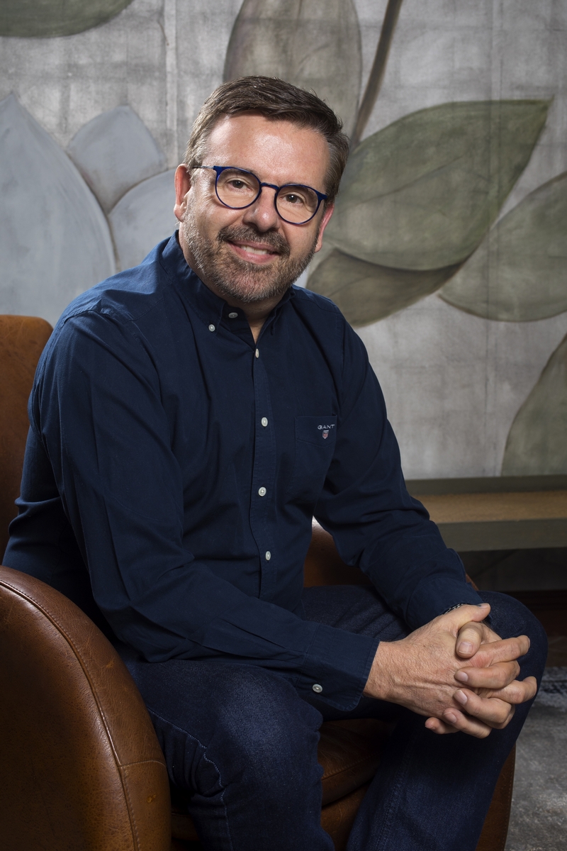 Profile image in office_man on leather chair