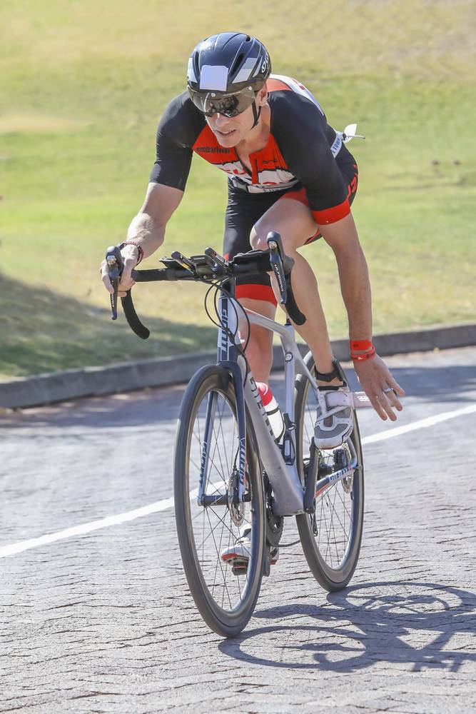 Sport and action photography_triathlon cyclist