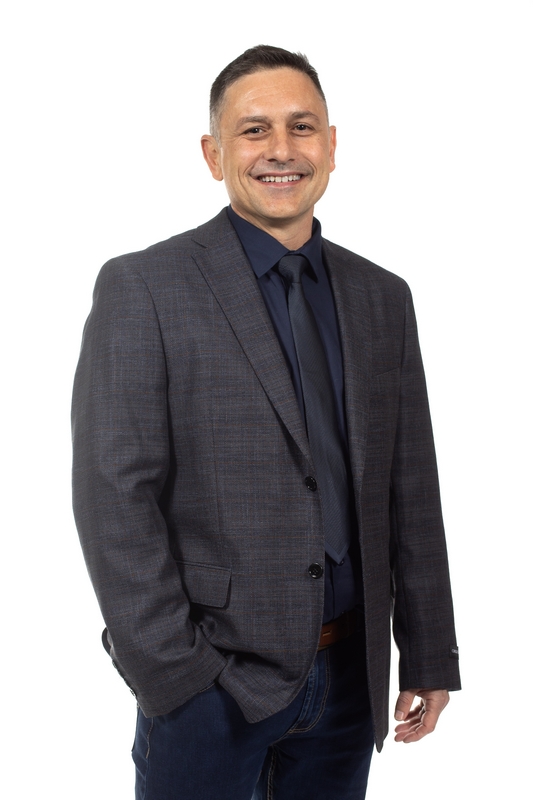 Tommy Ferreira_TWK agri profile half body on white background