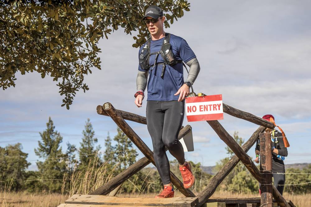 Trail runner on bridge_sport and action photography