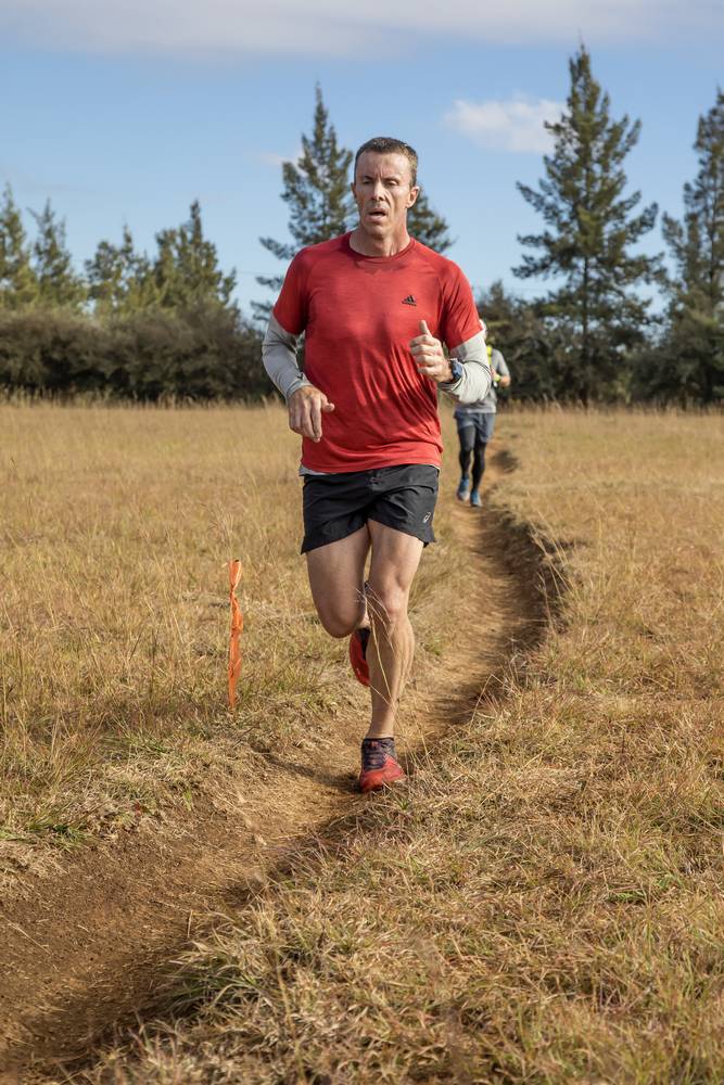 Trail runner on single track_sport and action photography