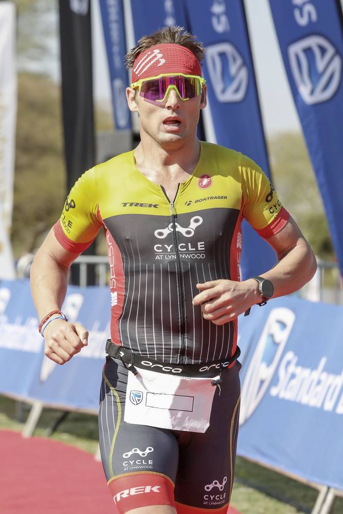 Triathlon runner_sport and action photography