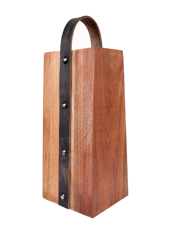 Wooden doorstop with leather handle black_product photographer