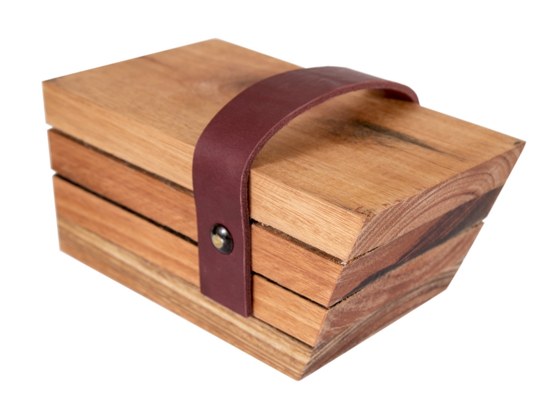 Wooden doorstop with leather handle brown_product photographer