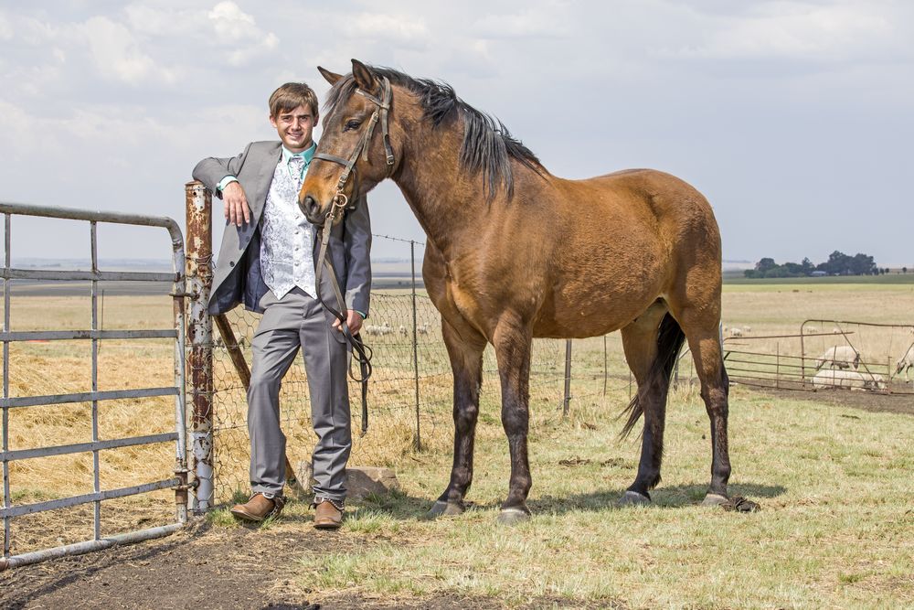 Young man with horse_lifestyle photography