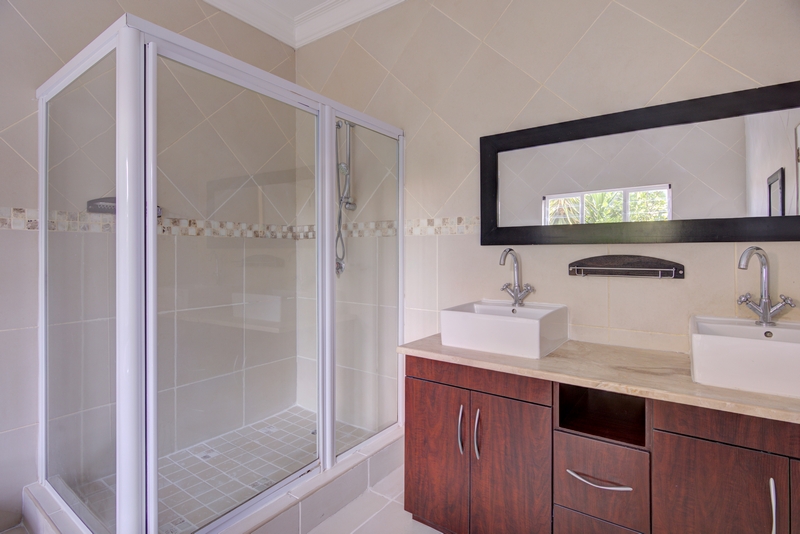 bathroom_shower_property photography_real estate bathroom_shower_property photography_real estate