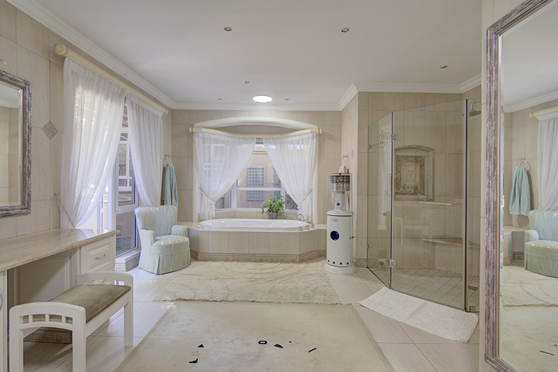 real estate photography_luxury bathroom real estate photography_luxury bathroom